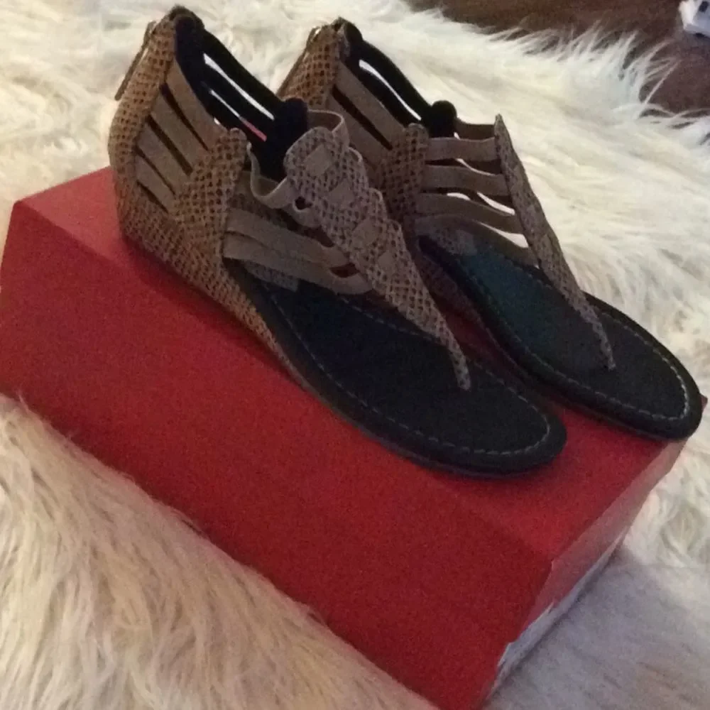 💞DONALD J PLINER💞snake embossed cork shoes